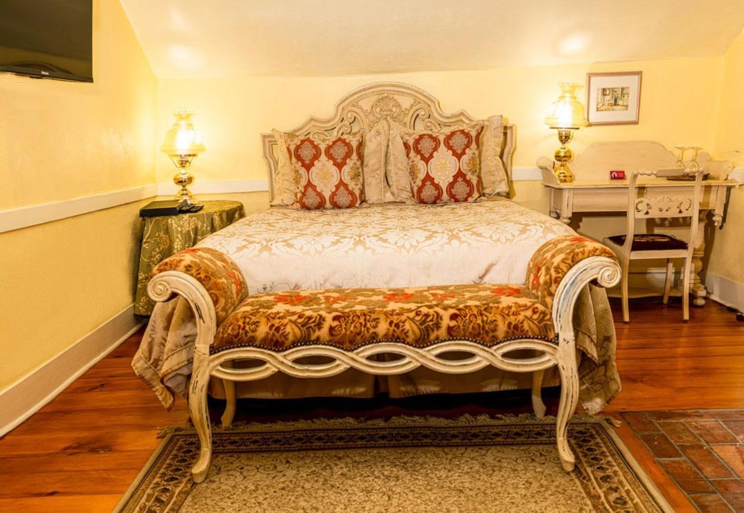 Bed and Breakfast Historic Wilson-Guy House à Niagara-on-the-Lake Extérieur photo