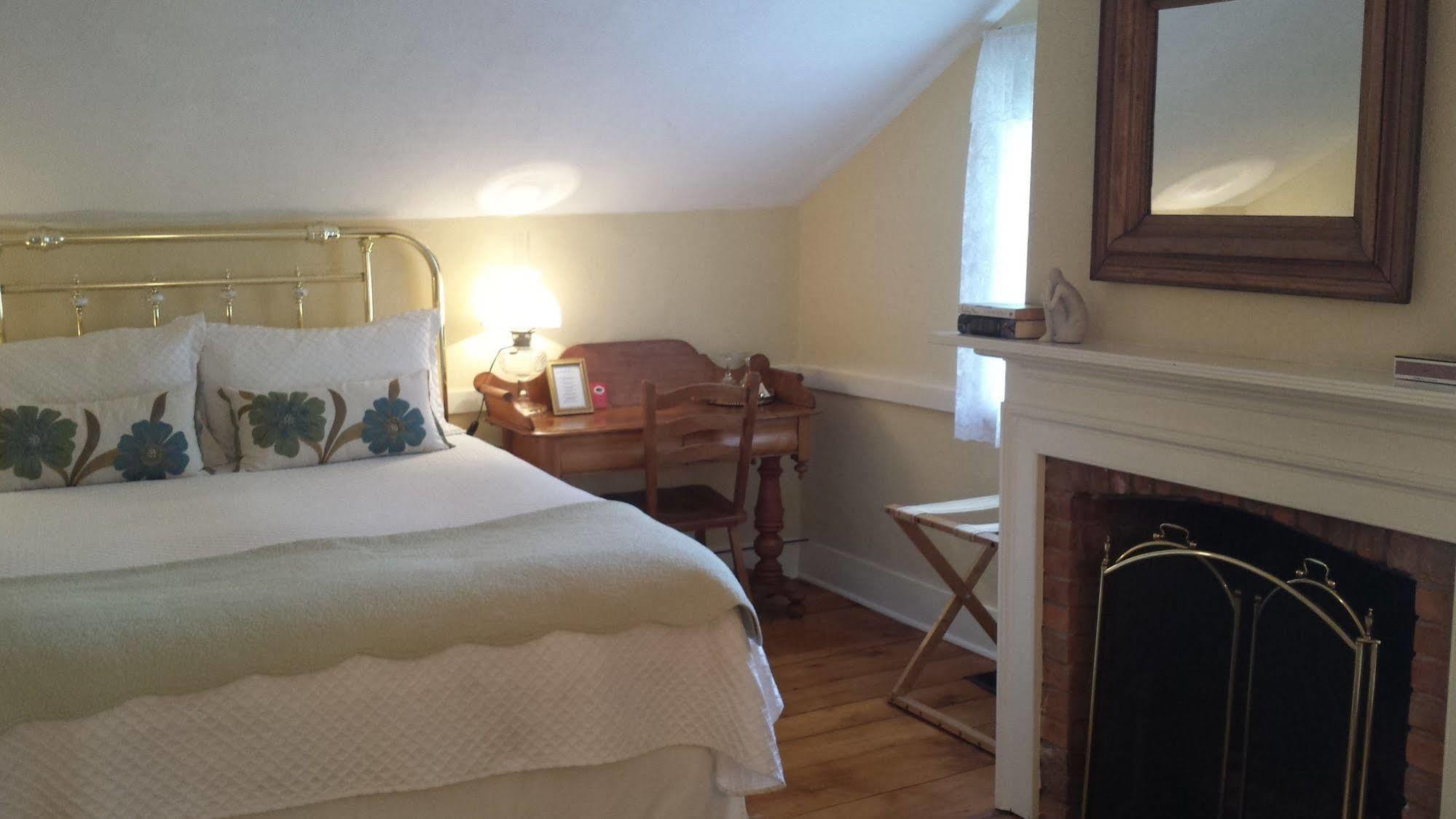 Bed and Breakfast Historic Wilson-Guy House à Niagara-on-the-Lake Extérieur photo
