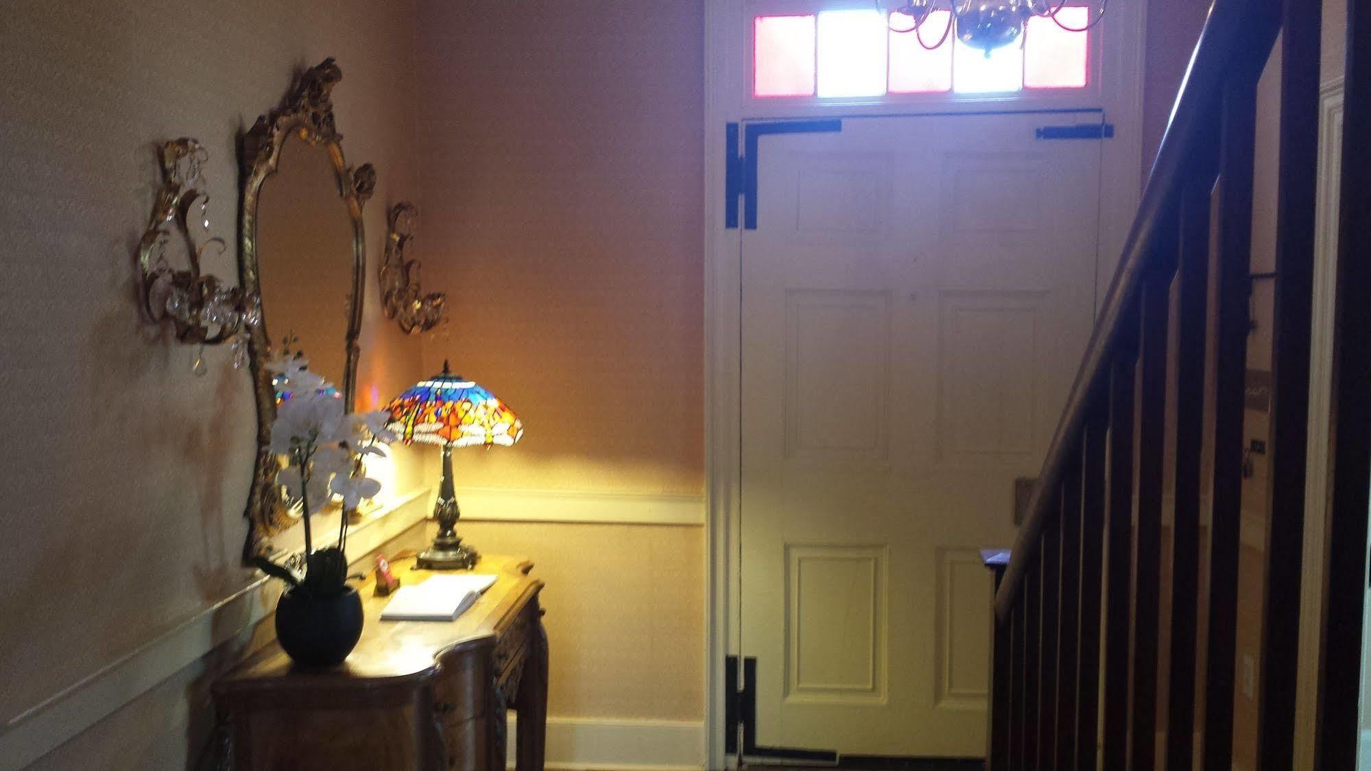 Bed and Breakfast Historic Wilson-Guy House à Niagara-on-the-Lake Extérieur photo