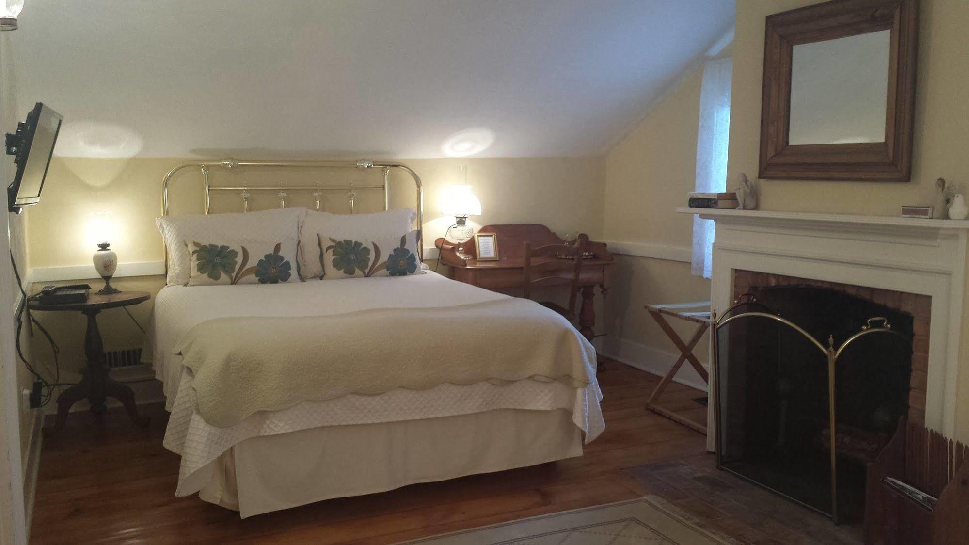 Bed and Breakfast Historic Wilson-Guy House à Niagara-on-the-Lake Extérieur photo