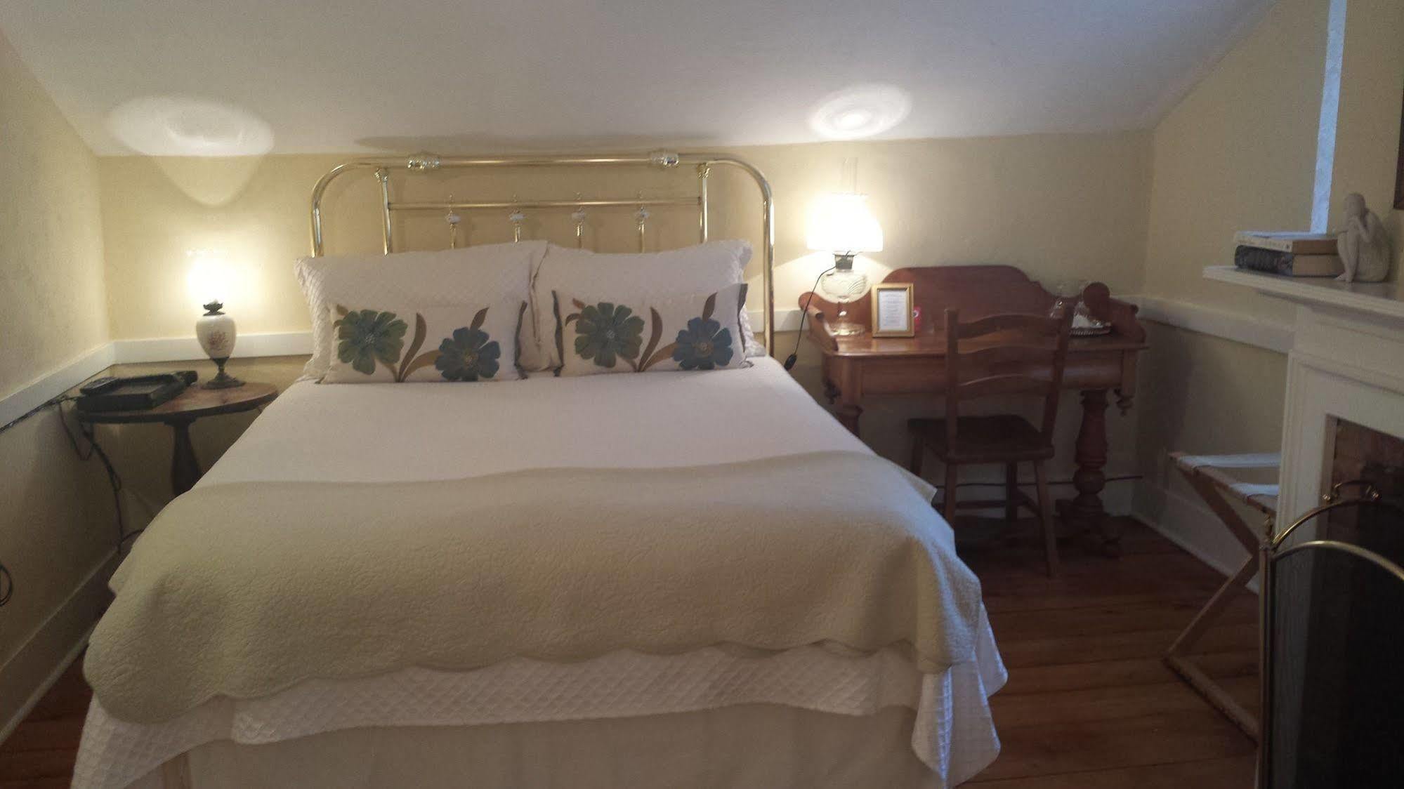 Bed and Breakfast Historic Wilson-Guy House à Niagara-on-the-Lake Extérieur photo